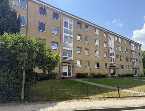 Gepflegte 2,5-Zimmer-Wohnung mit Balkon und Einbauküche in Buxtehude